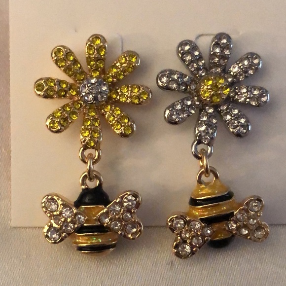 Betsey Johnson Daisy & Bee Mismatched Drop Earrings Crystal Accents NWT - Picture 6 of 15